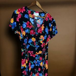 SOLD Vintage 90’s Floral print mini dress
